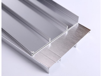 8 cm Bright Silver Drawing Baseboard